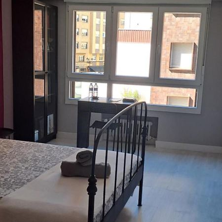 Habitacion Centro Bano Privado Piso Compartido Lejlighed Oviedo Eksteriør billede